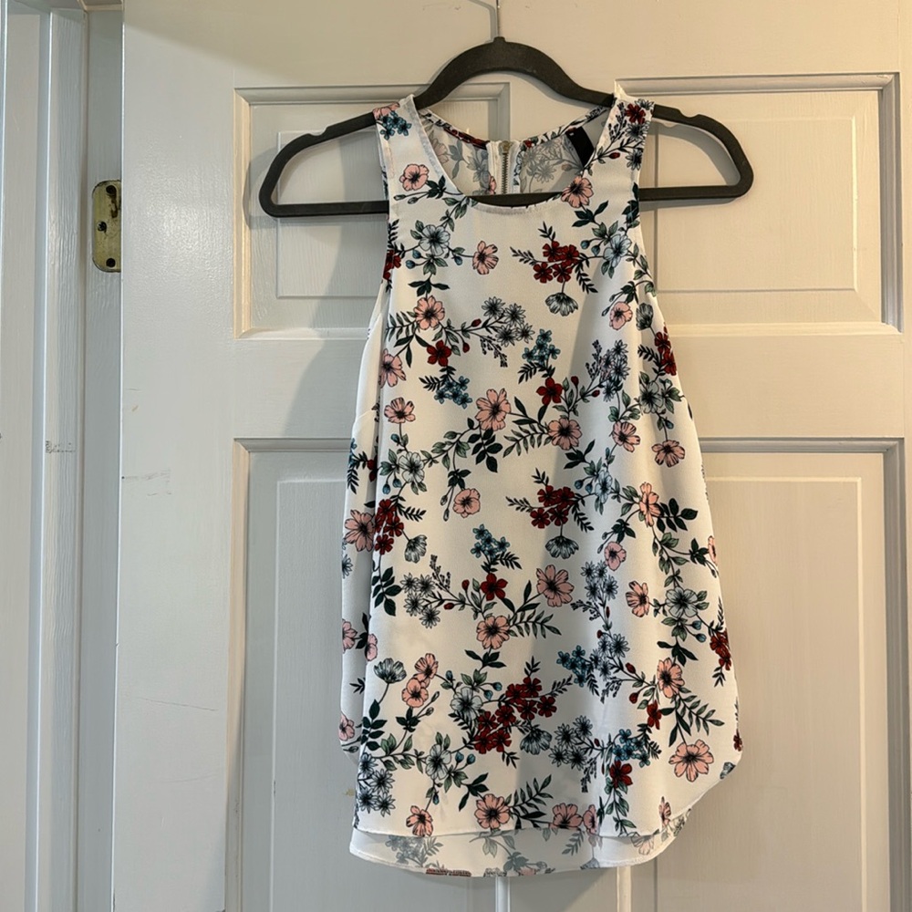 Floral sleeveless blouse with zip on back.